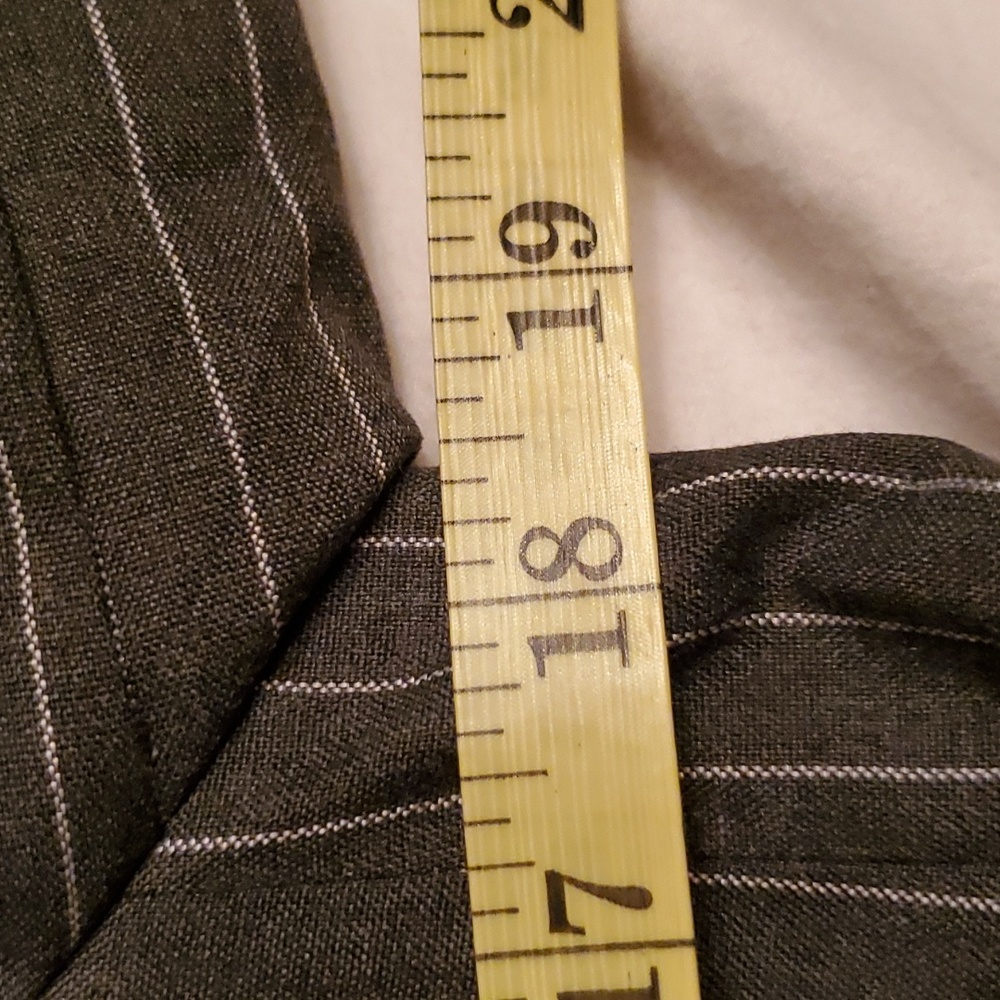 NWT Romeo & Juliet Couture Size M Grey Pinstripe Blazer *small factory flaw* - Picture 11 of 15